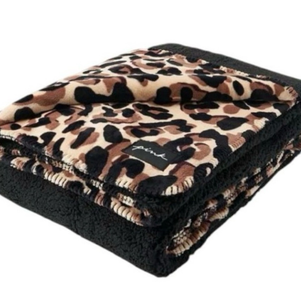 PiNK Victorias Secret Leopard Sherpa Fleece Blanket